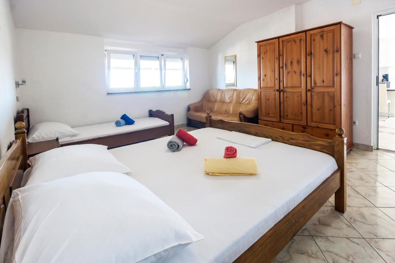 קרק Apartments & Rooms Strcic Petra מראה חיצוני תמונה